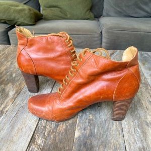 Sweet Lace-up Booties!